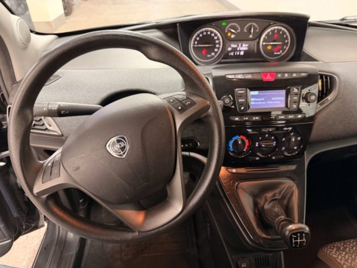 Lancia Ypsilon 1.2 69 CV 5 porte S&S Elefantino Blu (7)