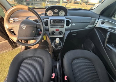 Lancia Ypsilon 1.2 Argento (11)