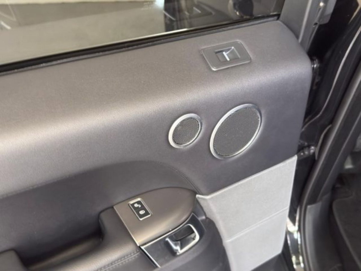 Land Rover Range Rover Velar 2.0D I4 240 CV S (12)