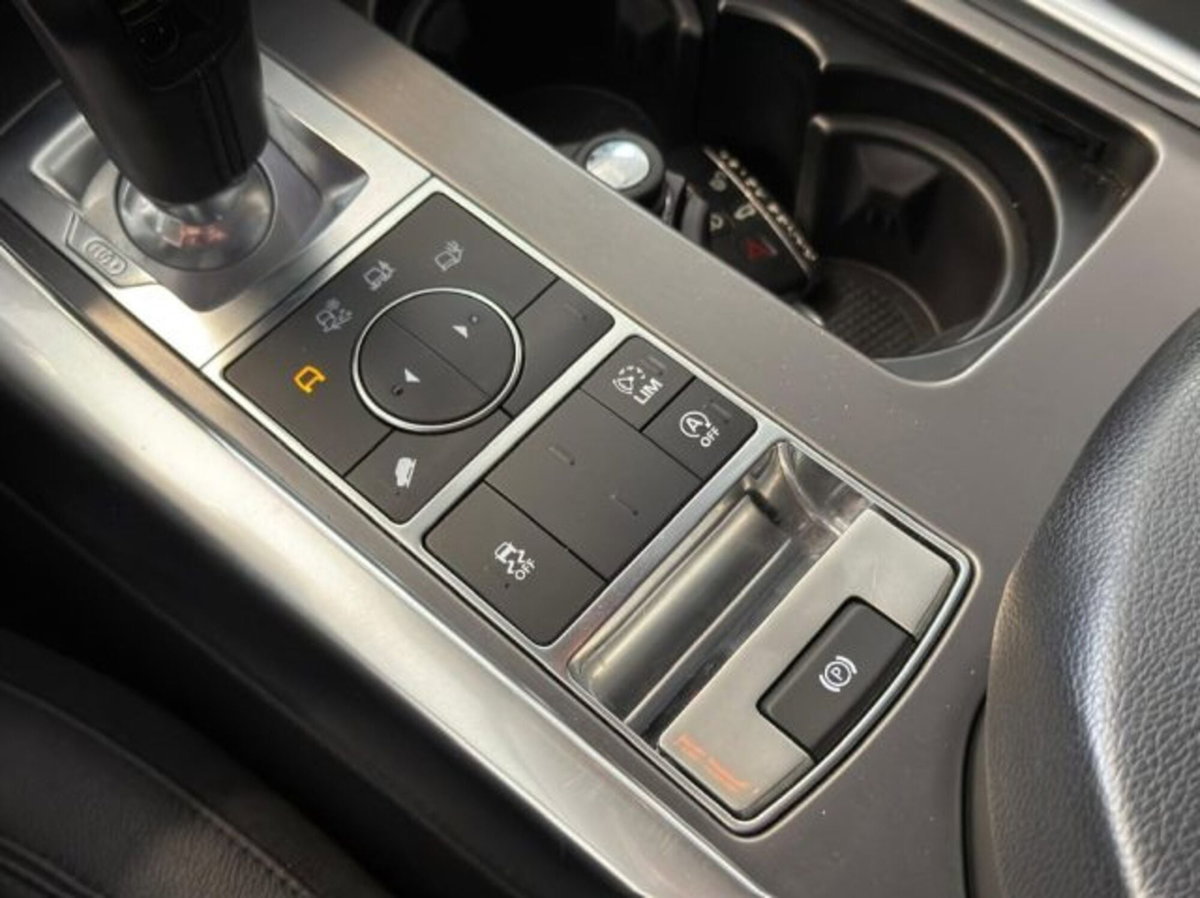 Land Rover Range Rover Velar 2.0D I4 240 CV S (17)