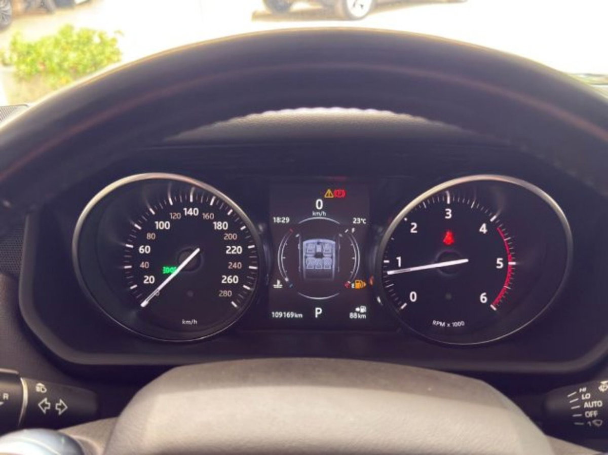 Land Rover Range Rover Velar 2.0D I4 240 CV S (20)