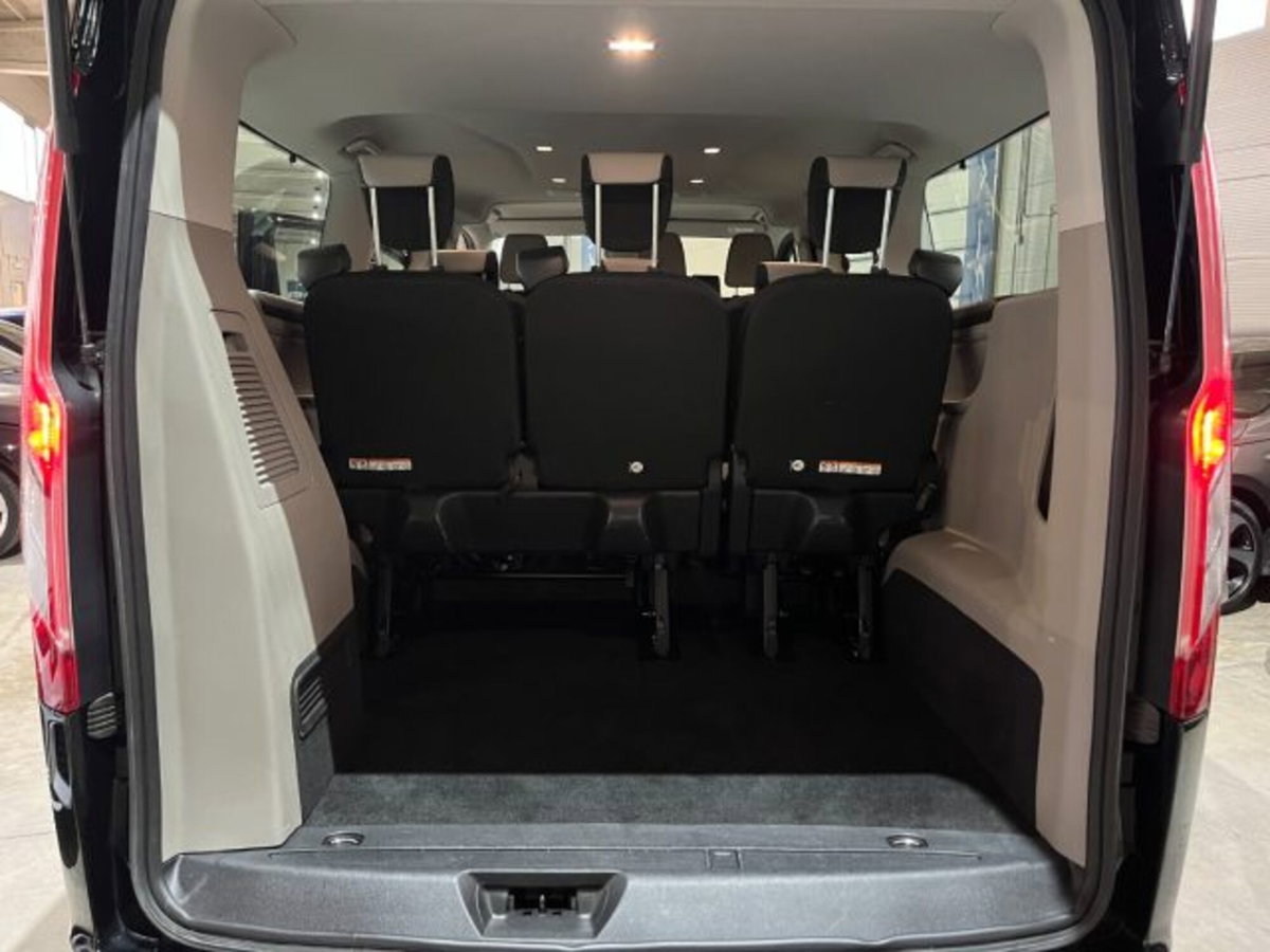 Ford Tourneo Custom 320 2.0 EcoBlue 150CV PL Titanium (13)
