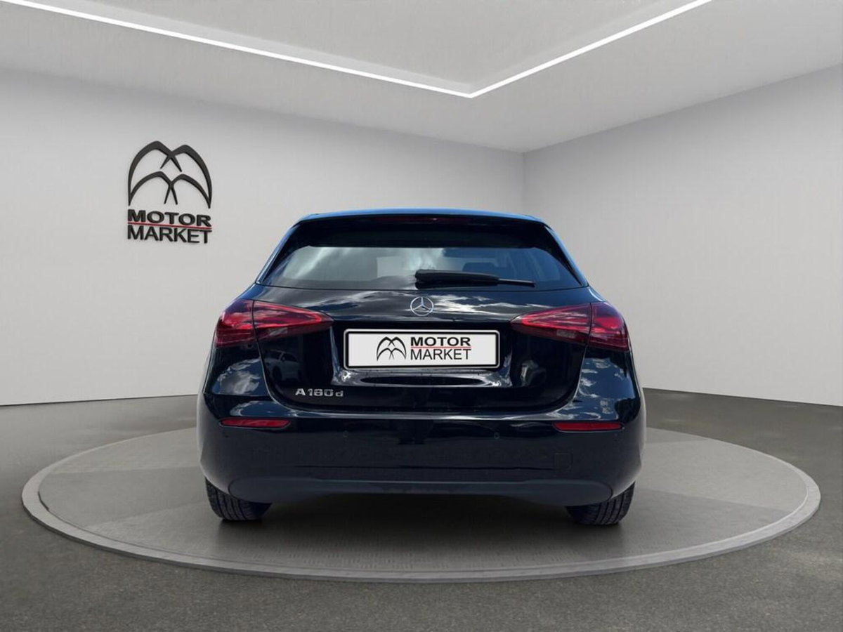 Mercedes-Benz Classe A 180 d Premium (6)