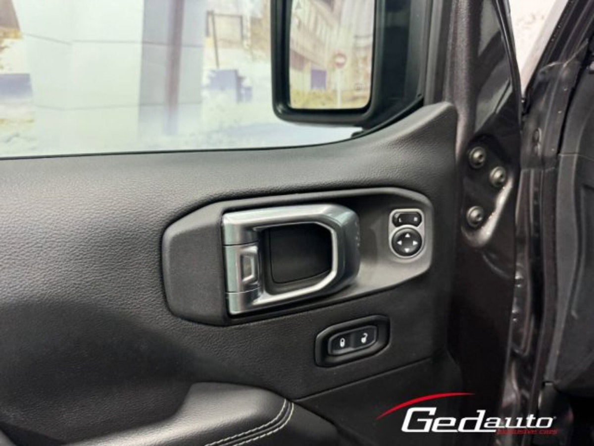 Jeep Wrangler Unlimited 2.2 Mjt II Sahara (14)