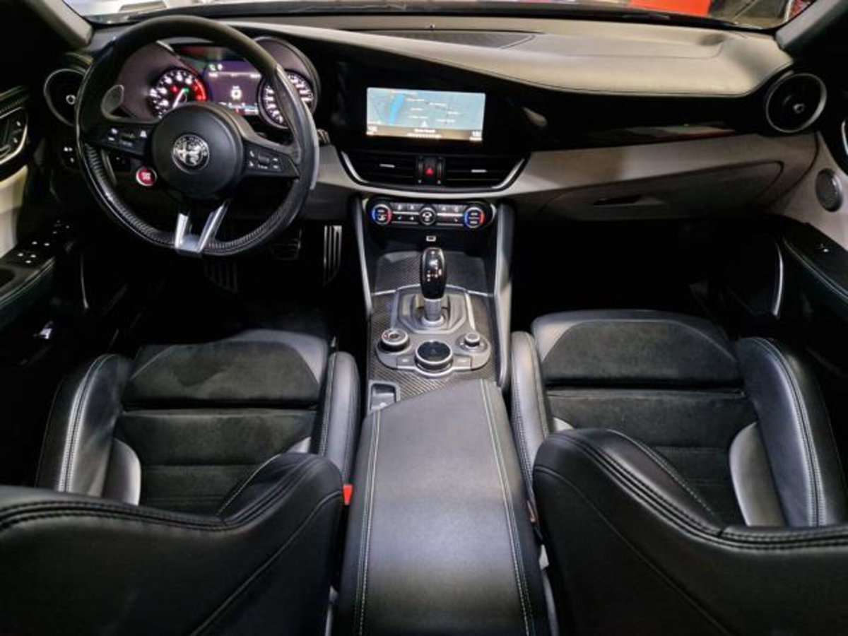 Alfa Romeo Giulia 2.9 T V6 Quadrifoglio (11)
