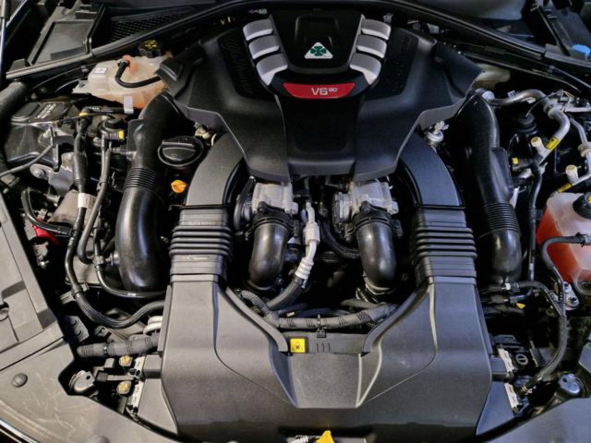 Alfa Romeo Giulia 2.9 T V6 Quadrifoglio (15)