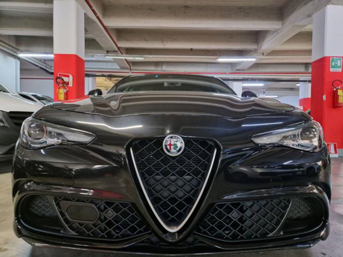 Alfa Romeo Giulia 2.9 T V6 Quadrifoglio (2)