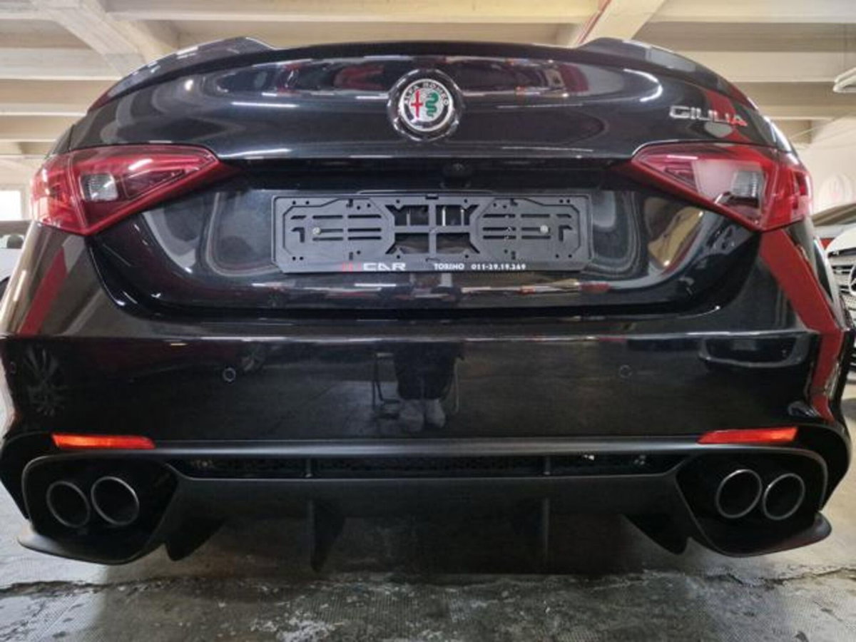 Alfa Romeo Giulia 2.9 T V6 Quadrifoglio (5)
