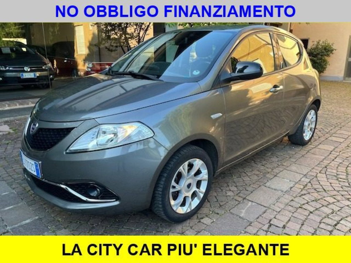 Lancia Ypsilon 1.3 MJT 16V 95 CV 5 porte S&S Black&Red