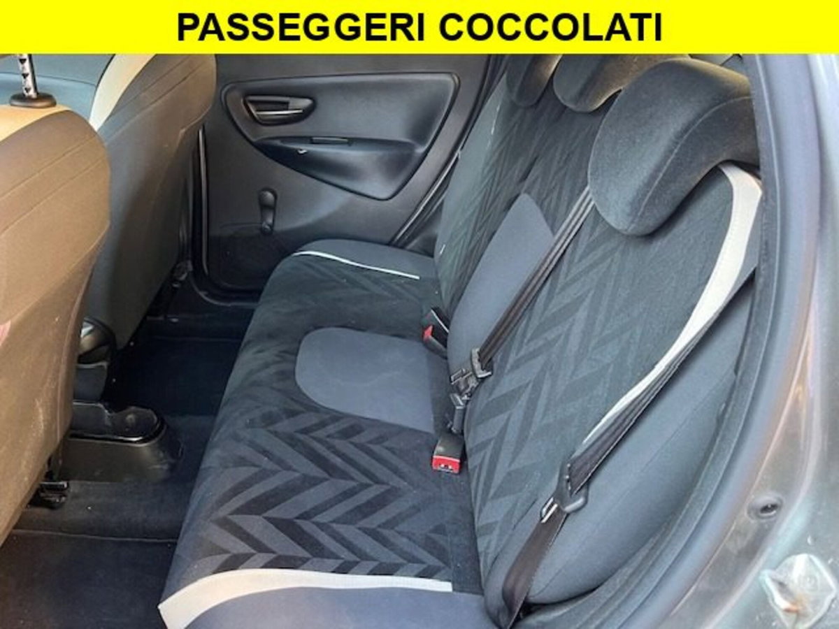 Lancia Ypsilon 1.3 MJT 16V 95 CV 5 porte S&S Black&Red (12)