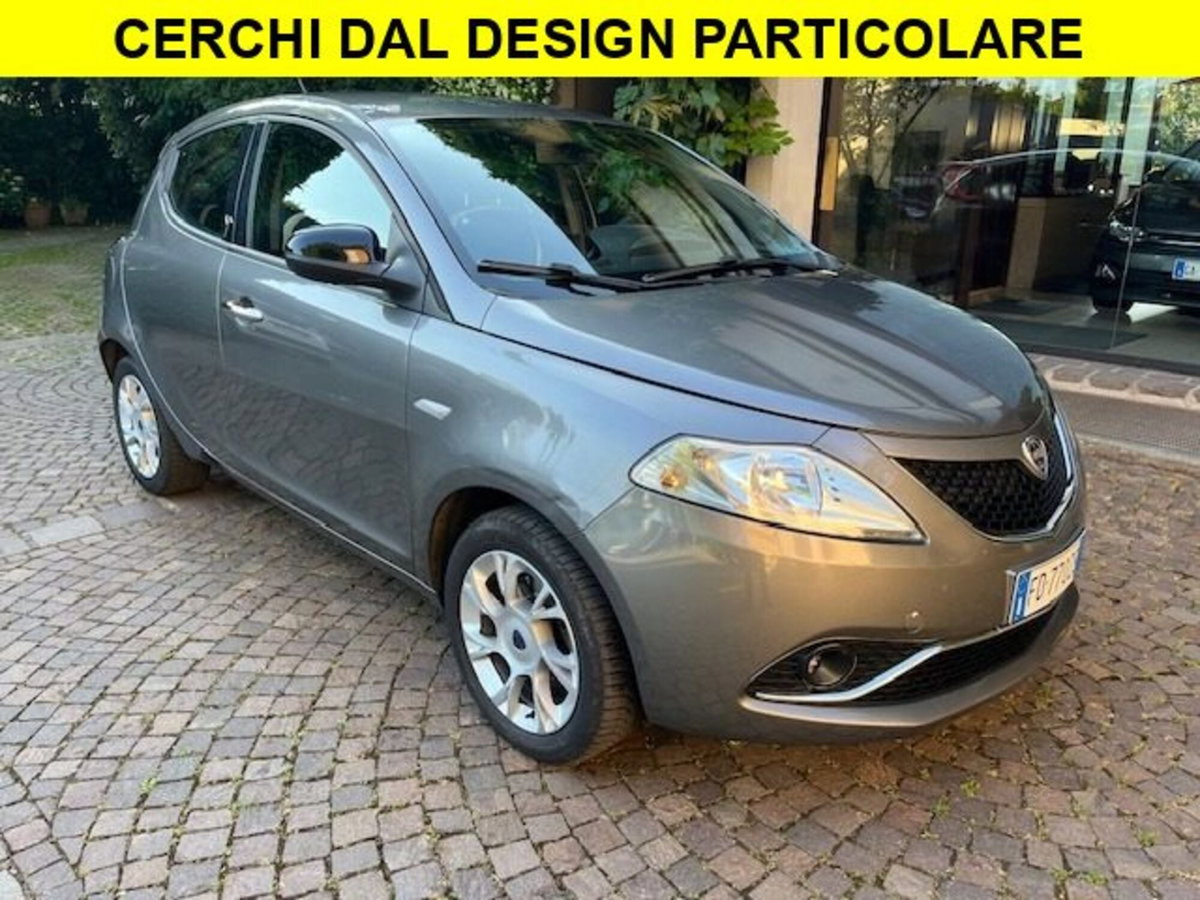 Lancia Ypsilon 1.3 MJT 16V 95 CV 5 porte S&S Black&Red (3)