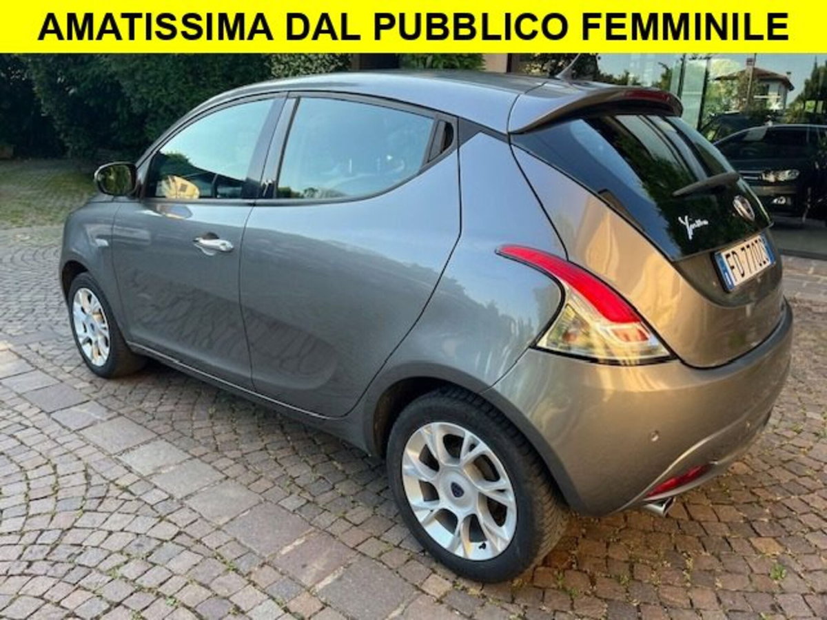 Lancia Ypsilon 1.3 MJT 16V 95 CV 5 porte S&S Black&Red (4)