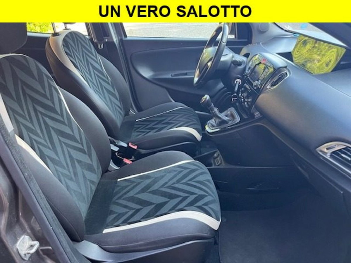Lancia Ypsilon 1.3 MJT 16V 95 CV 5 porte S&S Black&Red (7)