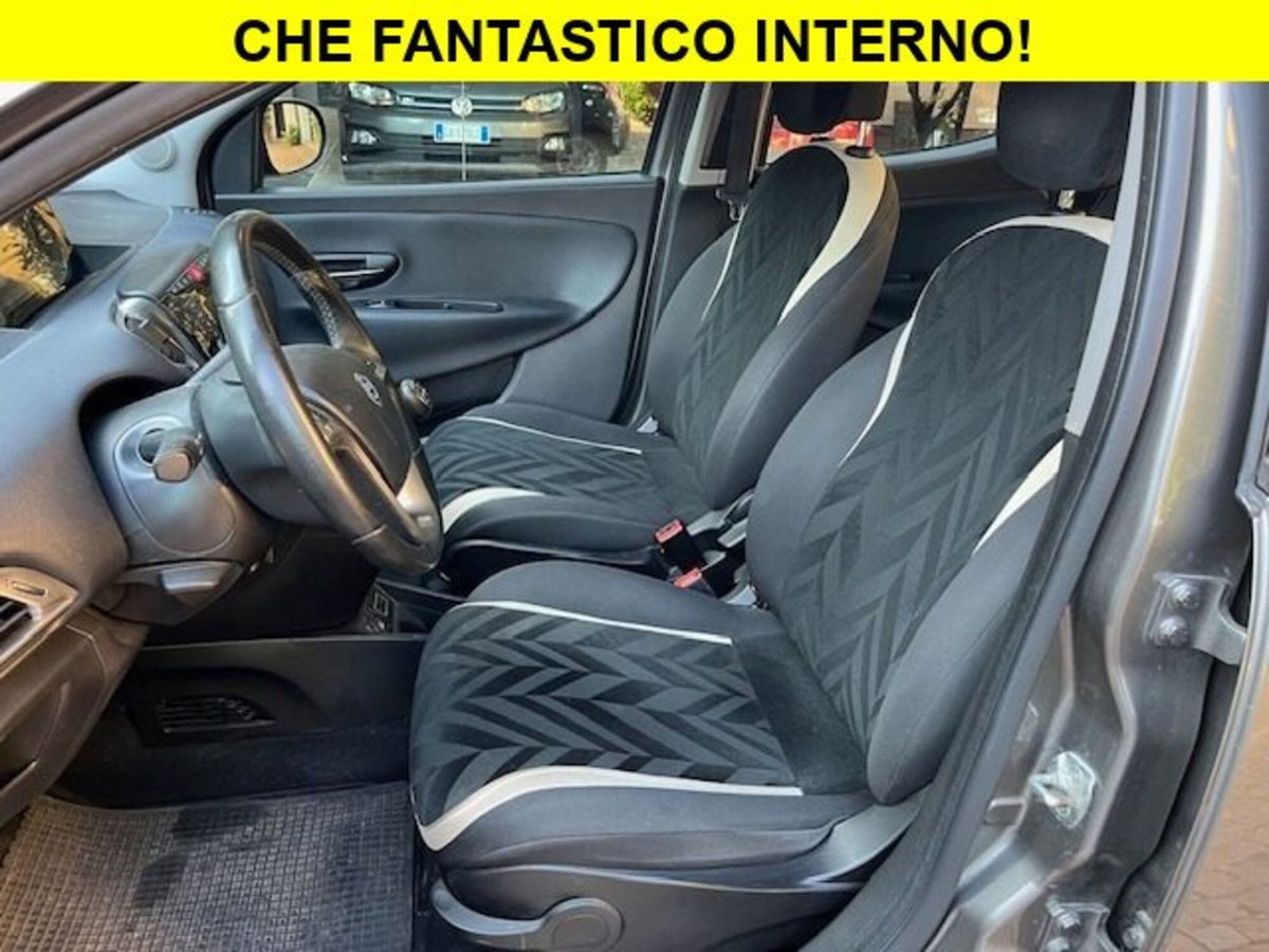 Lancia Ypsilon 1.3 MJT 16V 95 CV 5 porte S&S Black&Red (9)