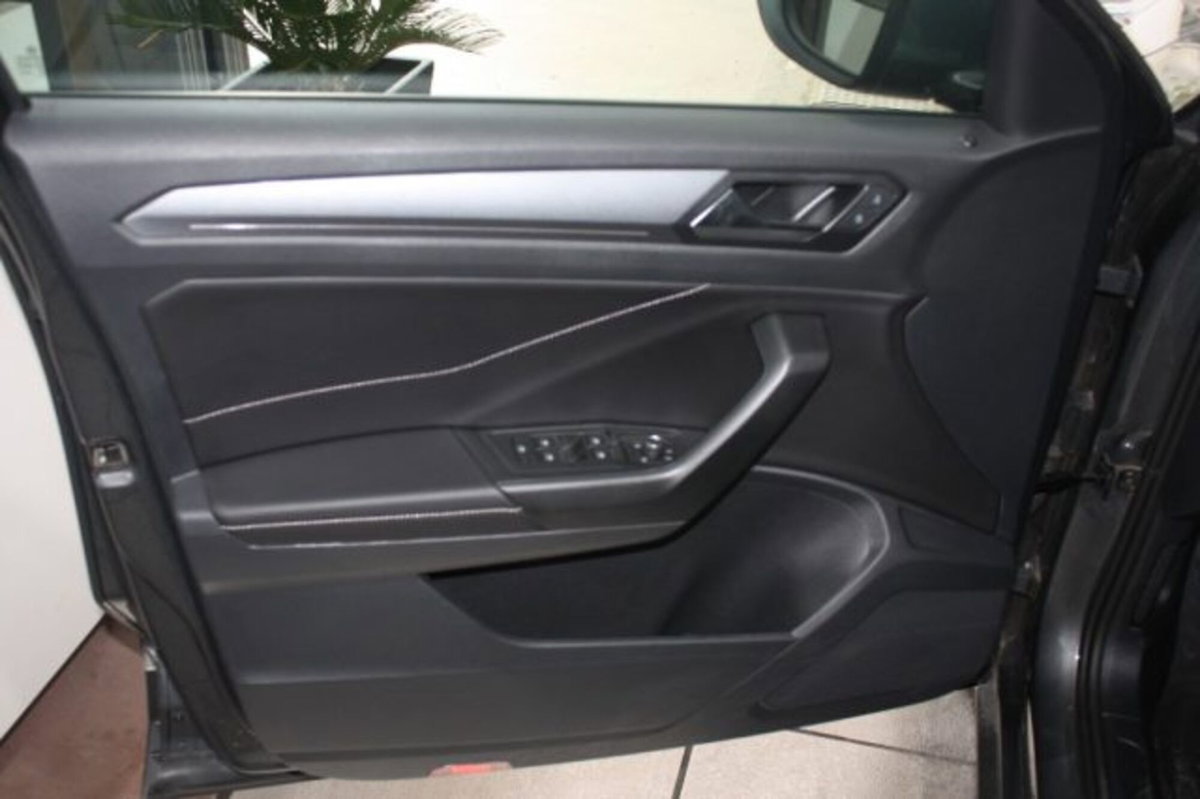 Volkswagen T-Roc 1.5 tsi Style dsg (11)