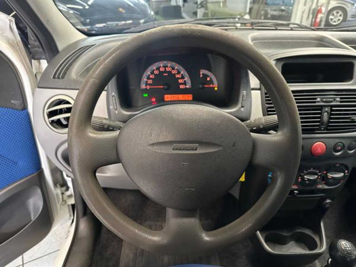 Fiat Punto 1.2i cat 3 porte Van (10)