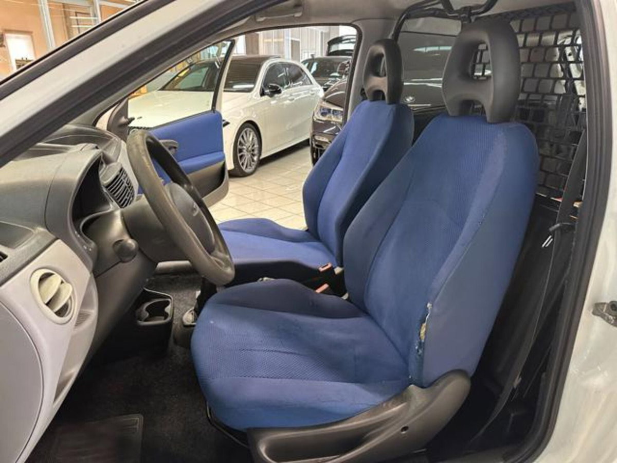Fiat Punto 1.2i cat 3 porte Van (11)