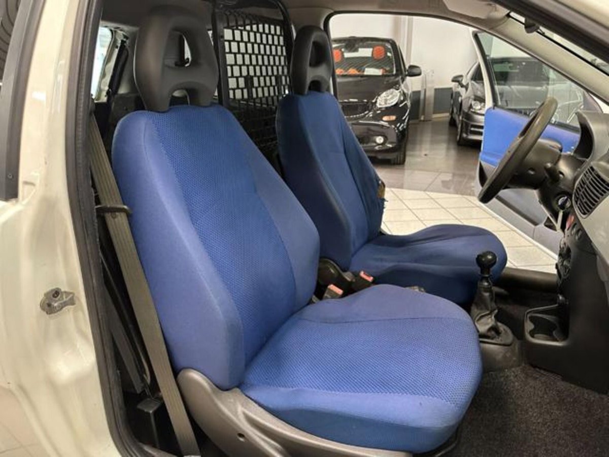 Fiat Punto 1.2i cat 3 porte Van (12)