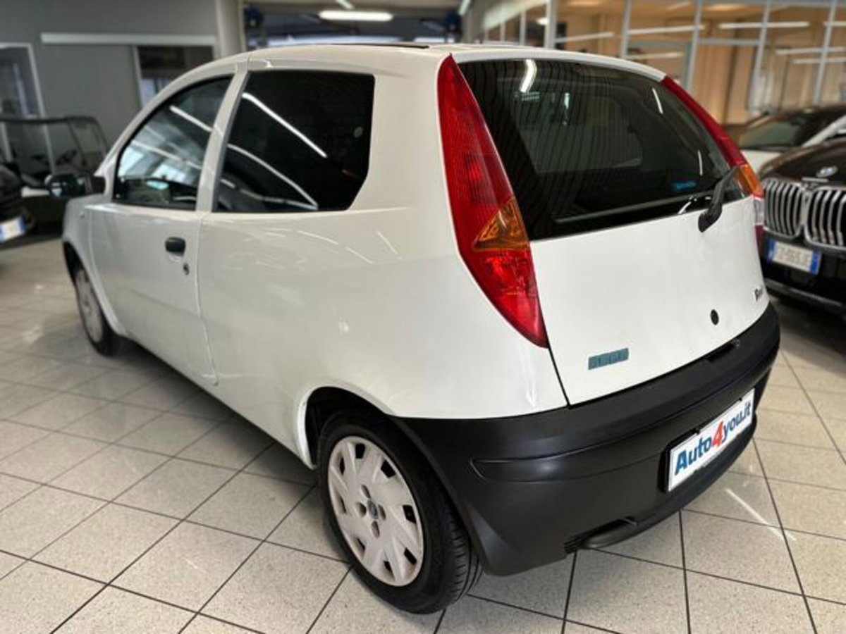 Fiat Punto 1.2i cat 3 porte Van (4)