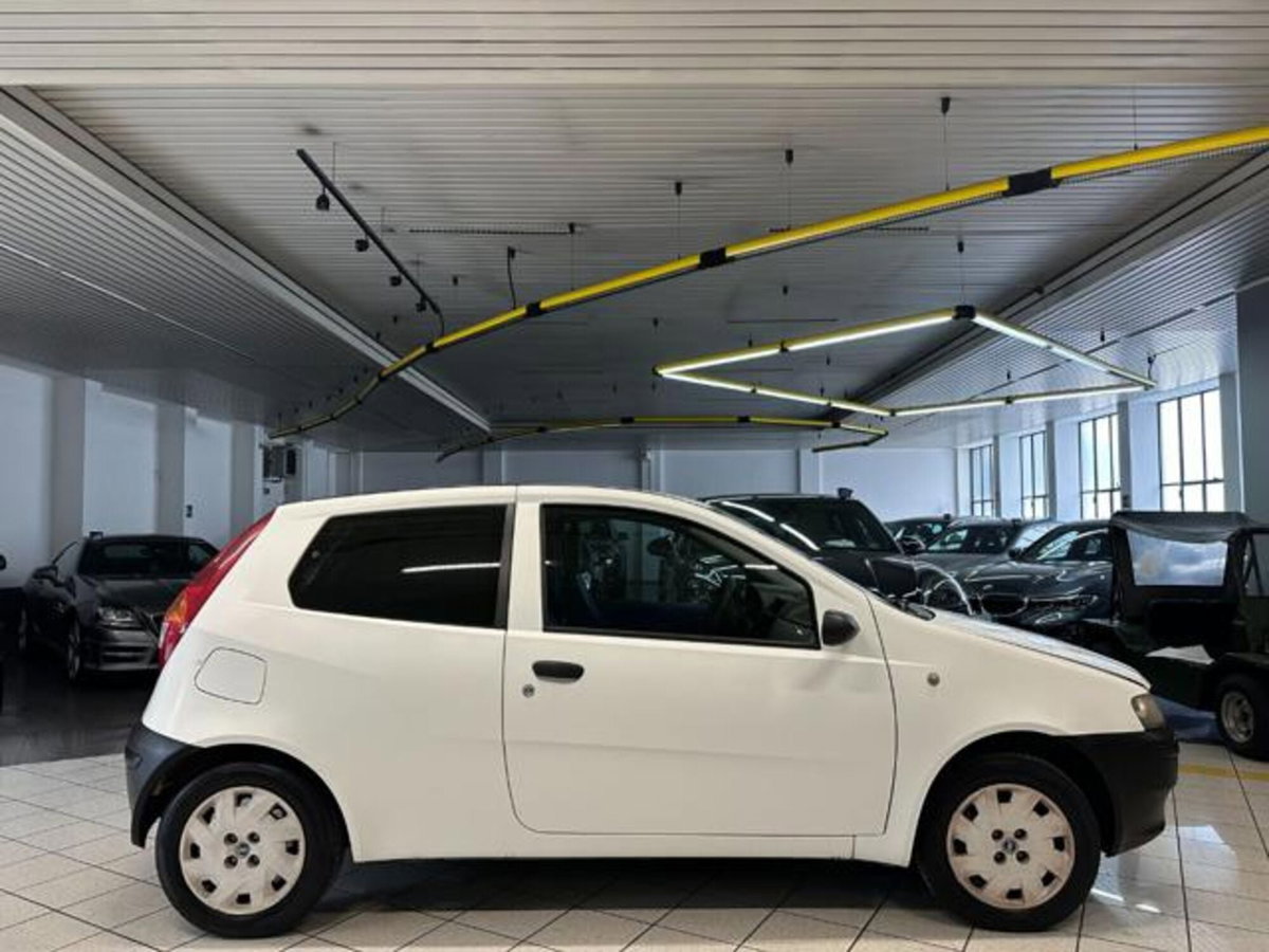 Fiat Punto 1.2i cat 3 porte Van (5)