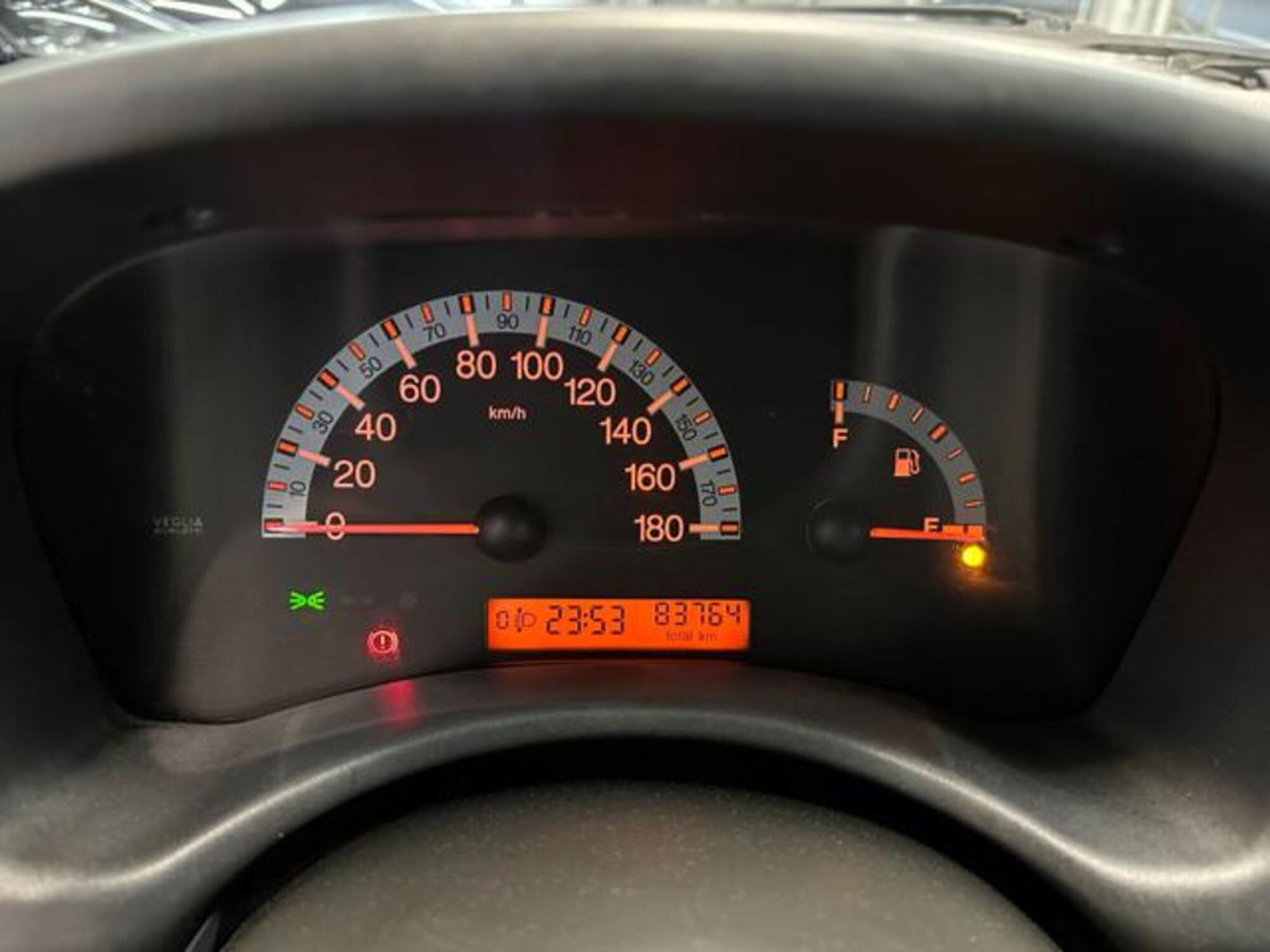 Fiat Punto 1.2i cat 3 porte Van (9)