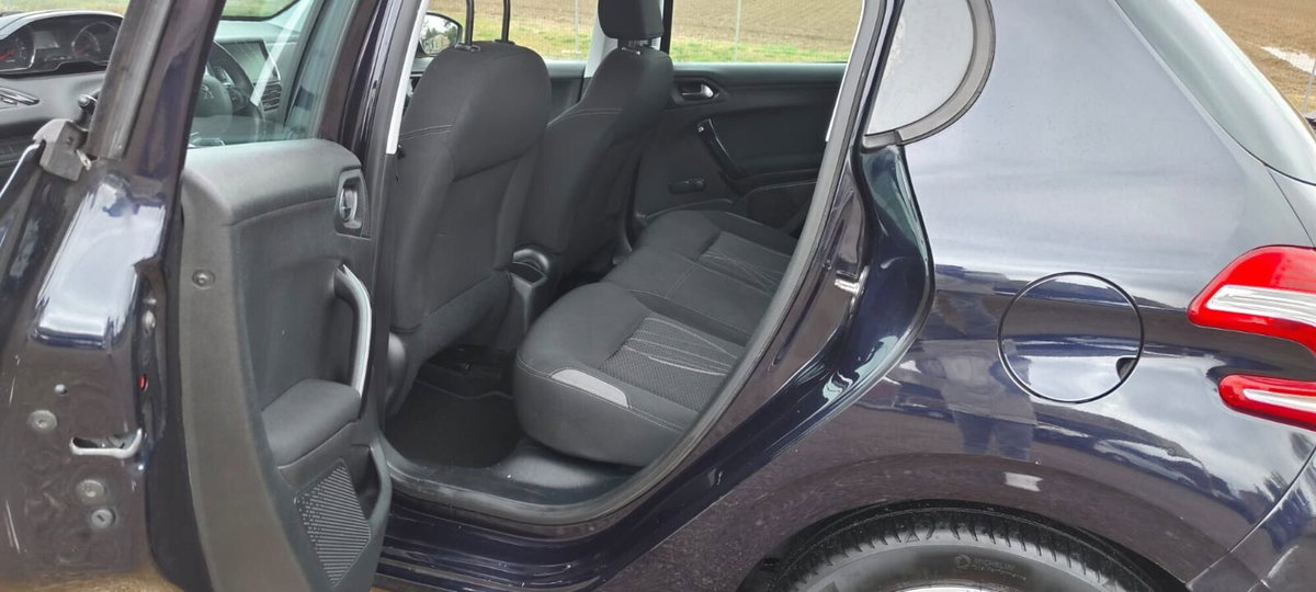 Peugeot 208 VTi 82 CV 5 porte Allure (11)