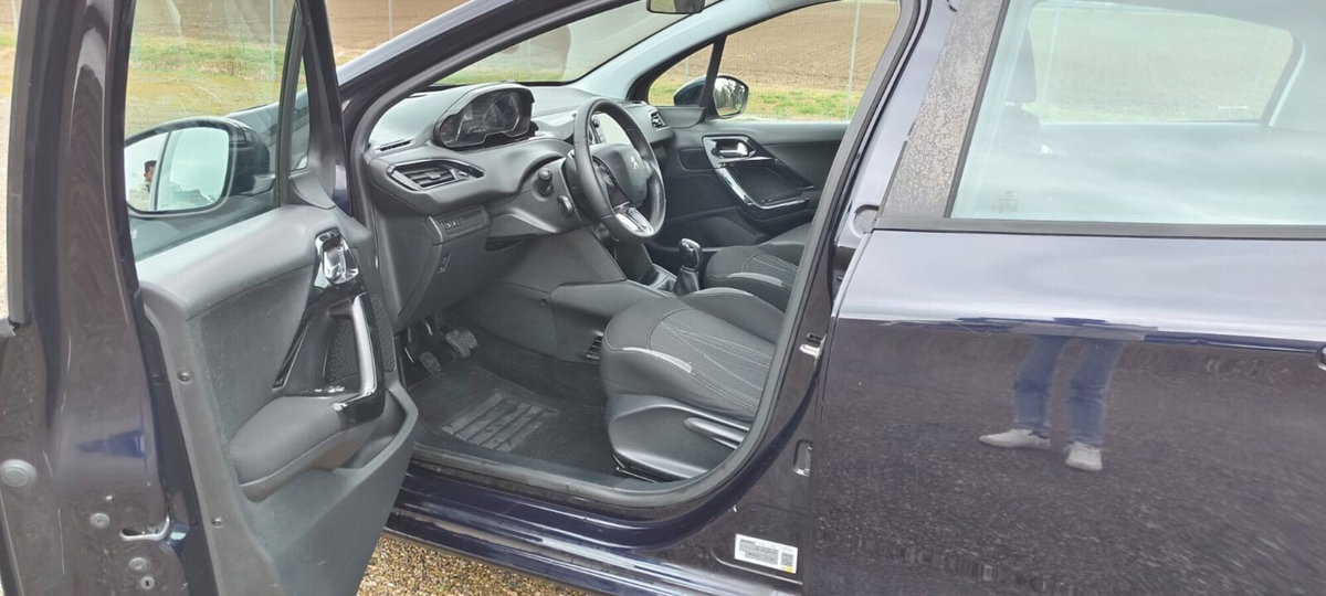 Peugeot 208 VTi 82 CV 5 porte Allure (12)