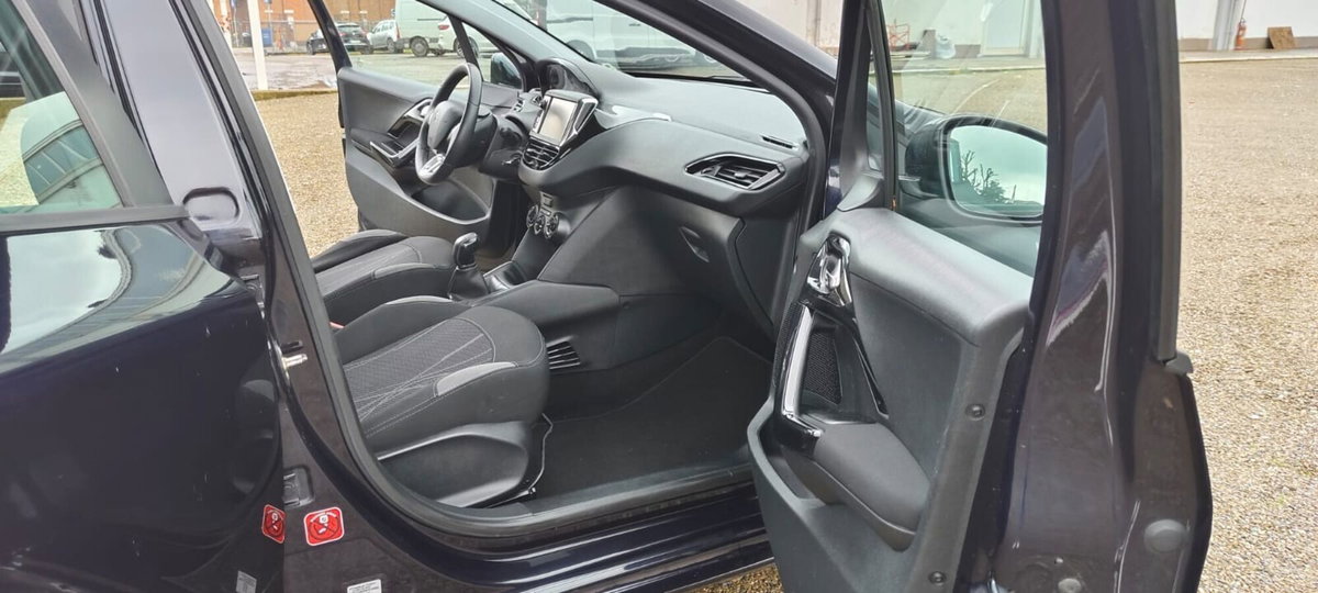 Peugeot 208 VTi 82 CV 5 porte Allure (7)
