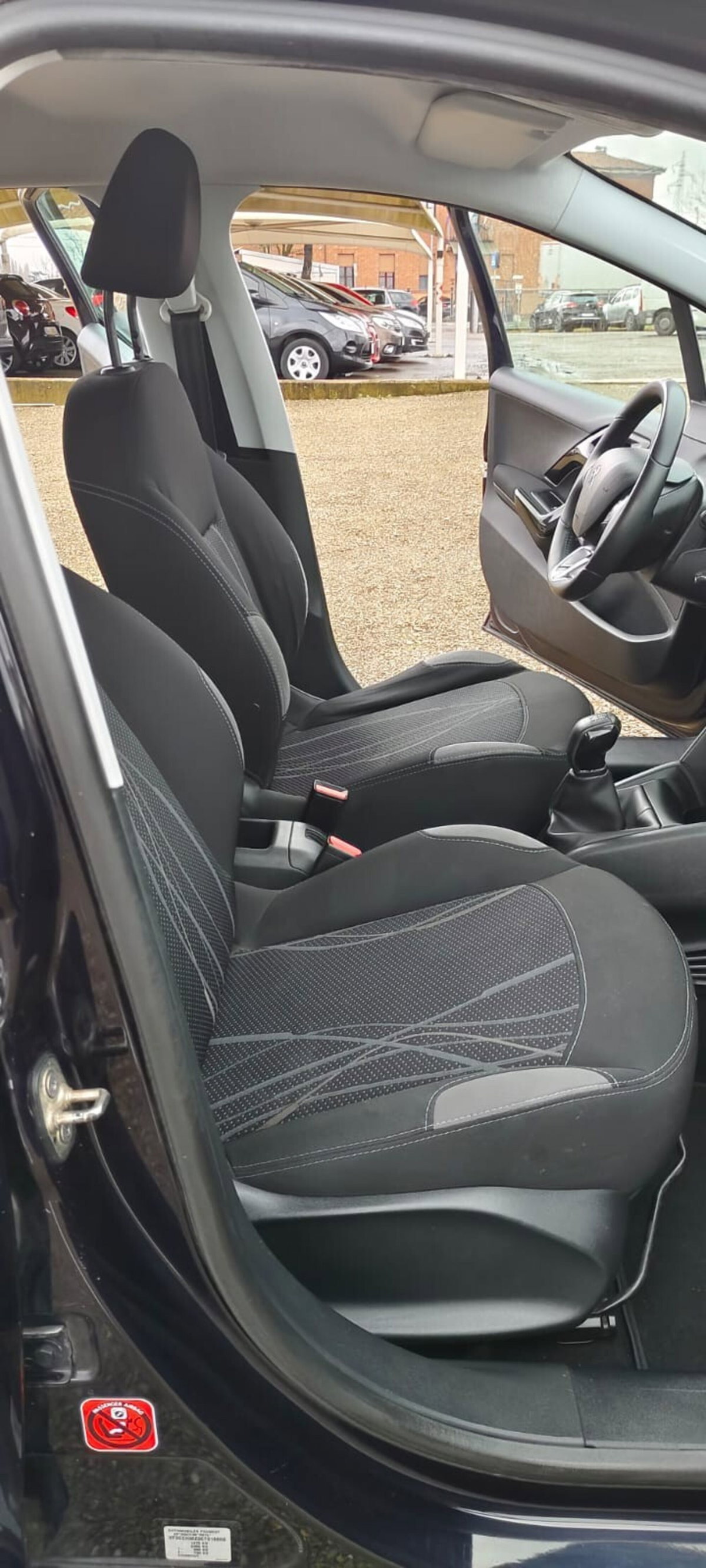 Peugeot 208 VTi 82 CV 5 porte Allure (8)