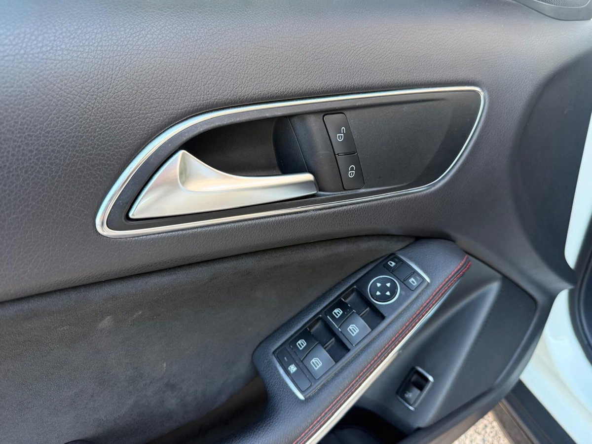 Mercedes-Benz GLA SUV 220 d Automatic Premium (15)