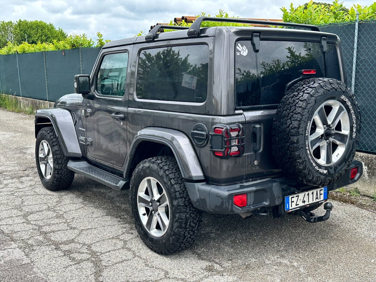 Jeep Wrangler Unlimited 2.2 Mjt II Sahara (9)