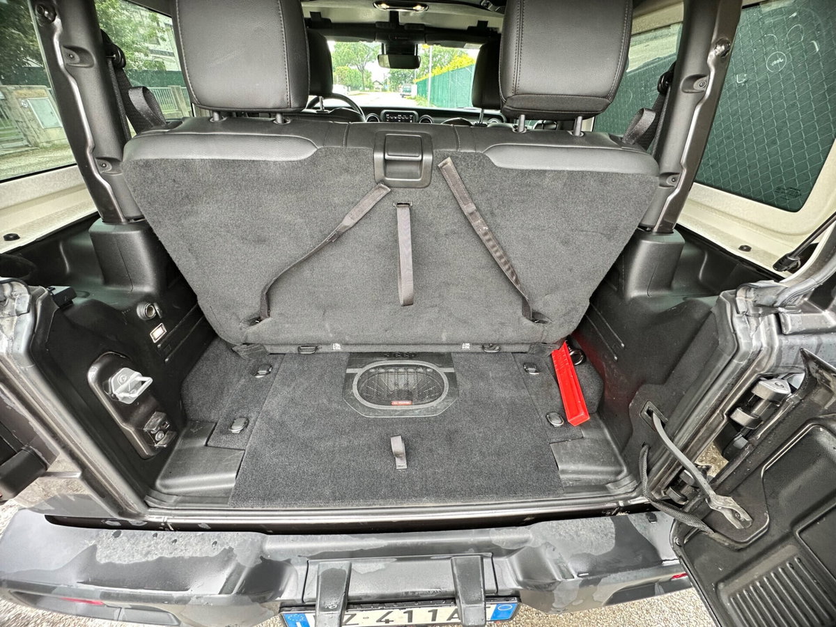 Jeep Wrangler Unlimited 2.2 Mjt II Sahara (11)