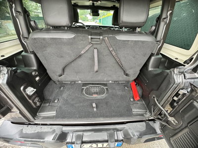Jeep Wrangler Unlimited 2.2 Mjt II Sahara (11)