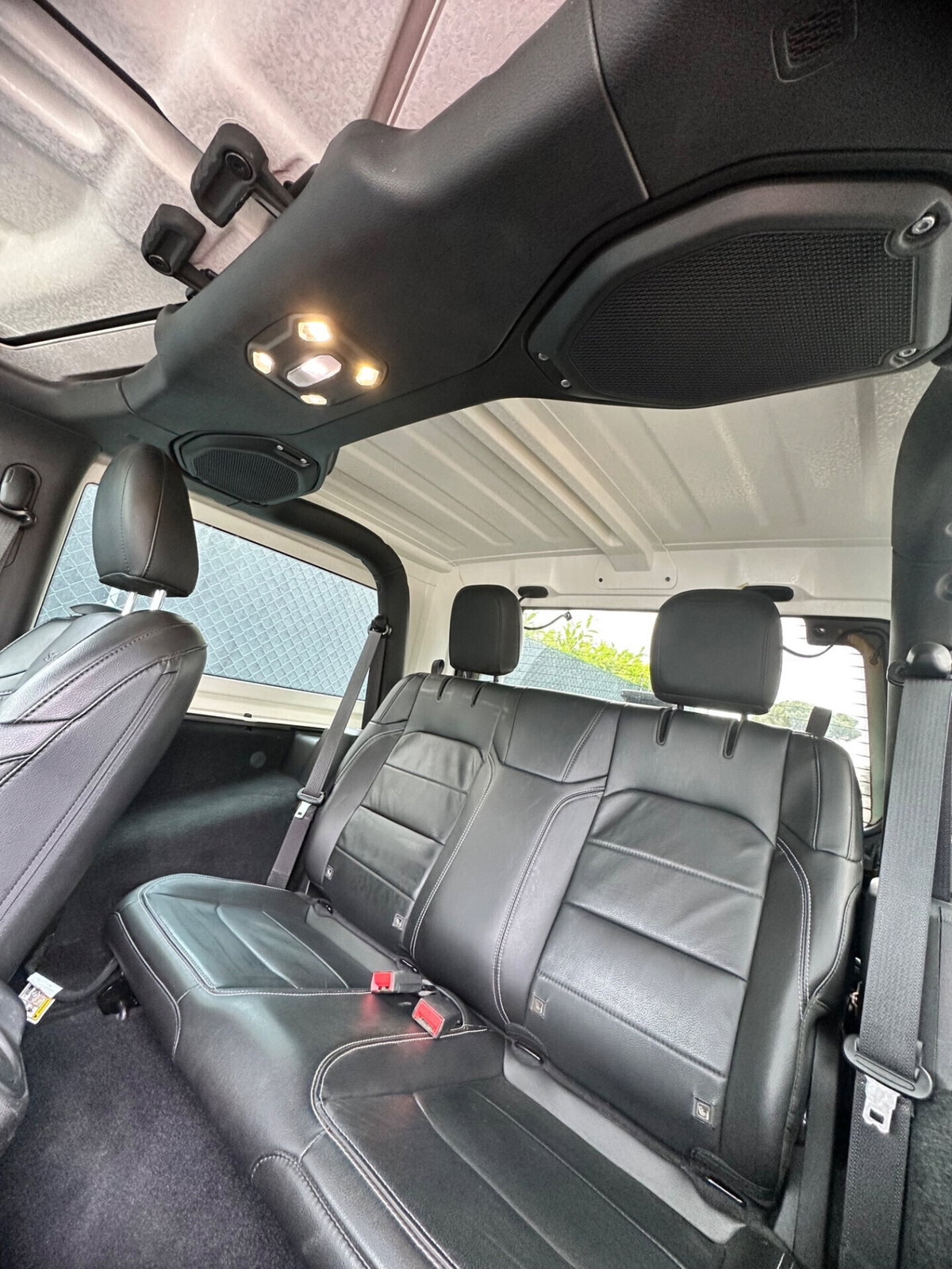Jeep Wrangler Unlimited 2.2 Mjt II Sahara (14)