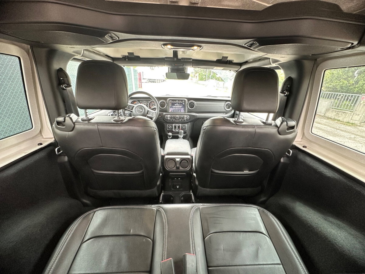 Jeep Wrangler Unlimited 2.2 Mjt II Sahara (18)