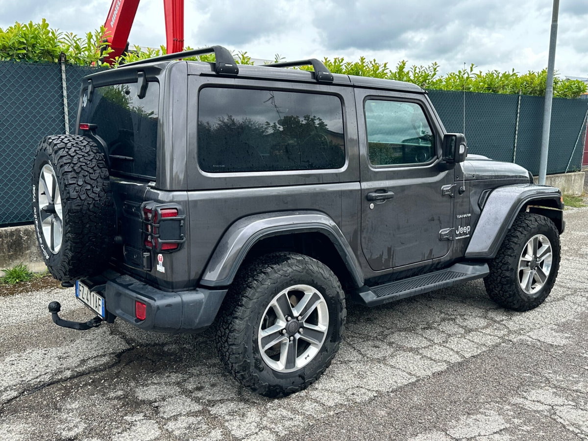 Jeep Wrangler Unlimited 2.2 Mjt II Sahara (8)