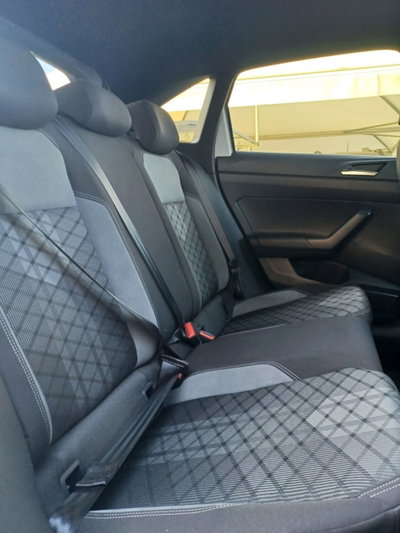 Volkswagen Taigo 1.0 TSI 110 CV DSG R-Line (12)