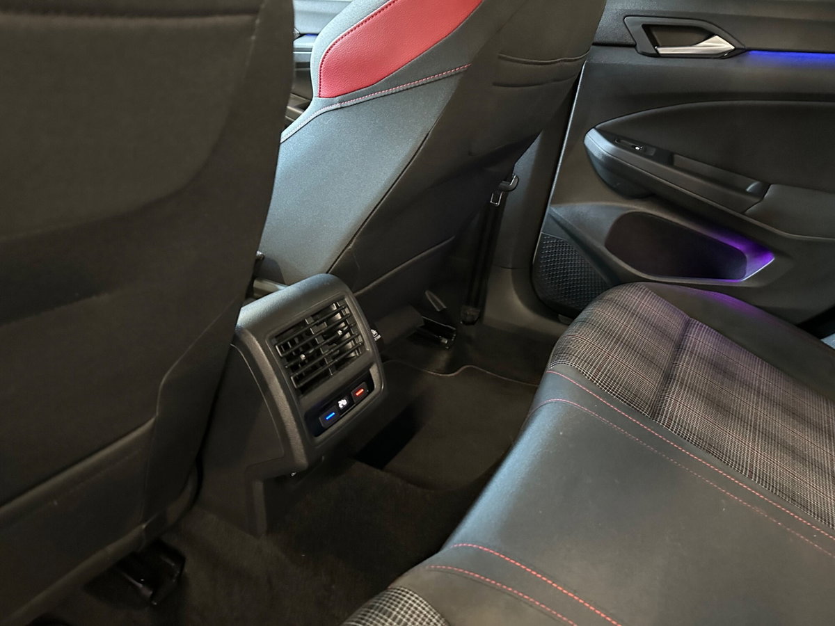Volkswagen Golf 2.0 TSI GTI DSG (8)