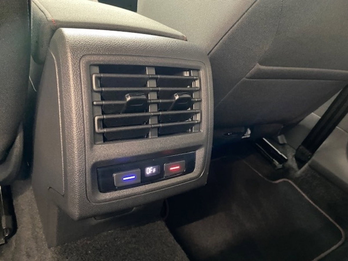 Volkswagen Golf 2.0 TSI GTI DSG (11)