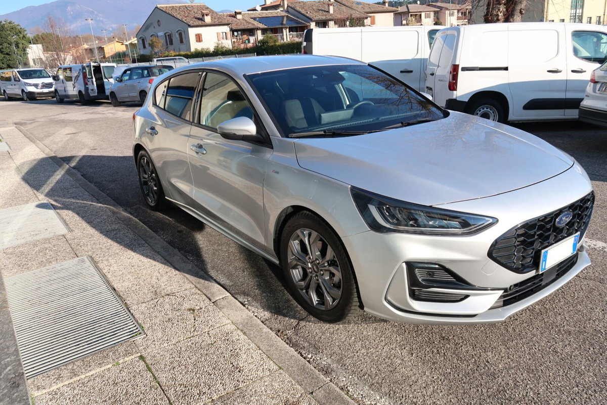 Ford Focus 1.5 EcoBlue 115 CV automatico 5p. ST-Line Style (2)