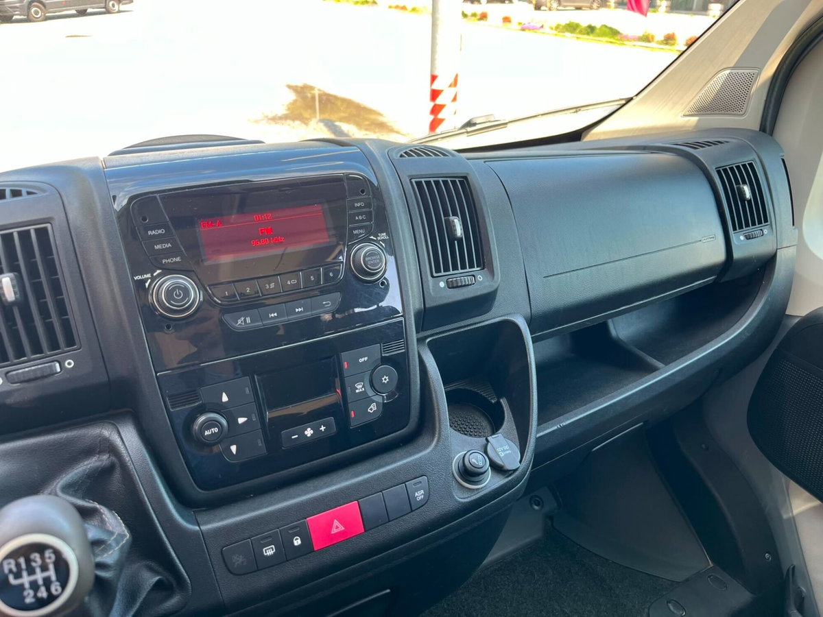 Peugeot Boxer Furgone 330 2.0 BlueHDi/130CV FAP PC-TN Combi Premium (10)