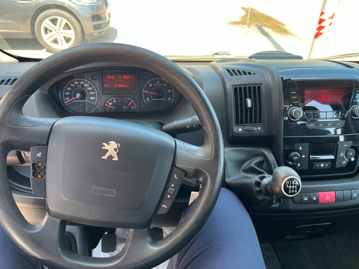 Peugeot Boxer Furgone 330 2.0 BlueHDi/130CV FAP PC-TN Combi Premium (8)