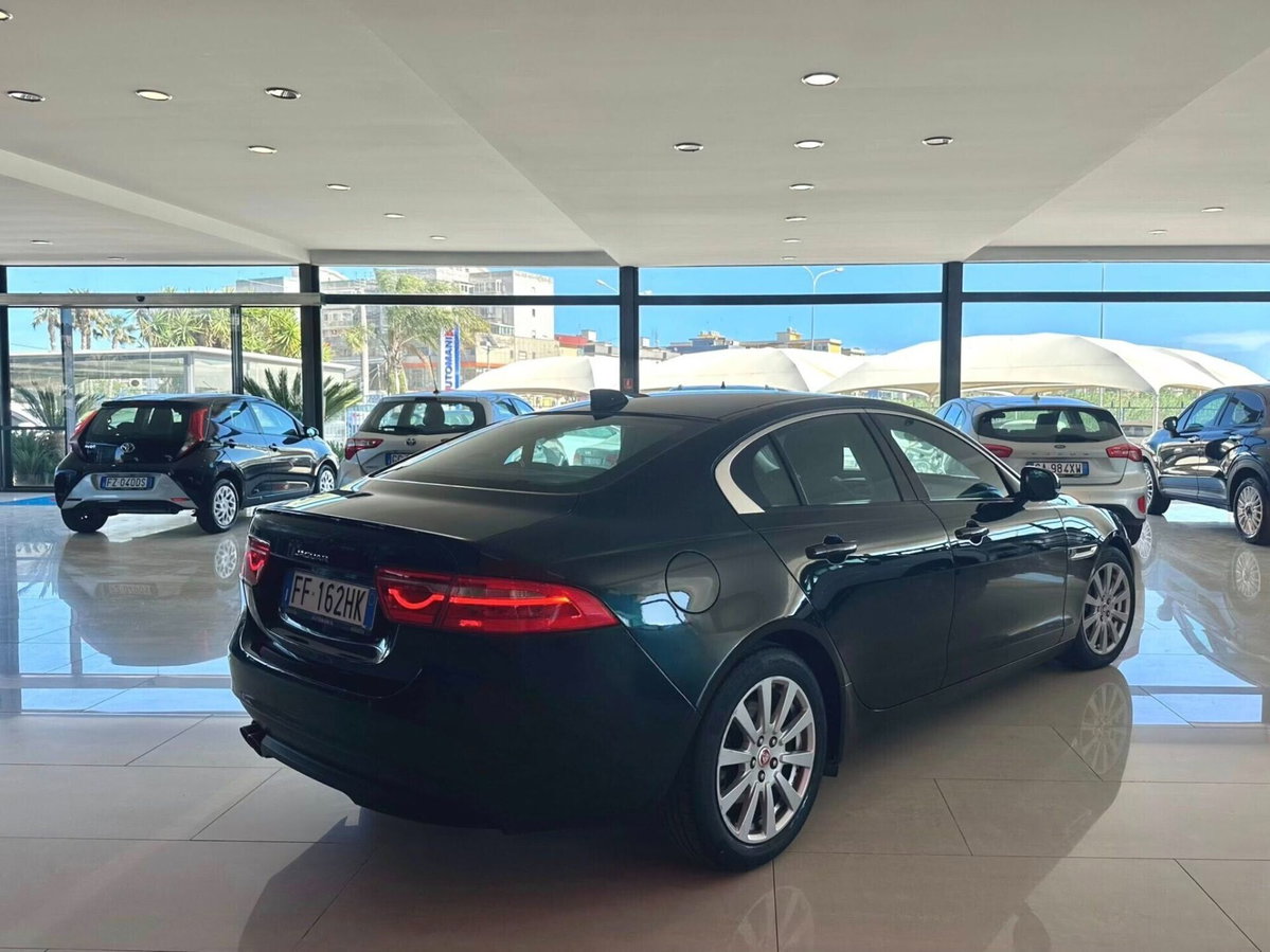 Jaguar XE 2.0 D Turbo 180CV Portfolio (3)