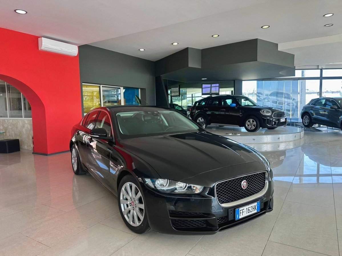 Jaguar XE 2.0 D Turbo 180CV Portfolio (4)