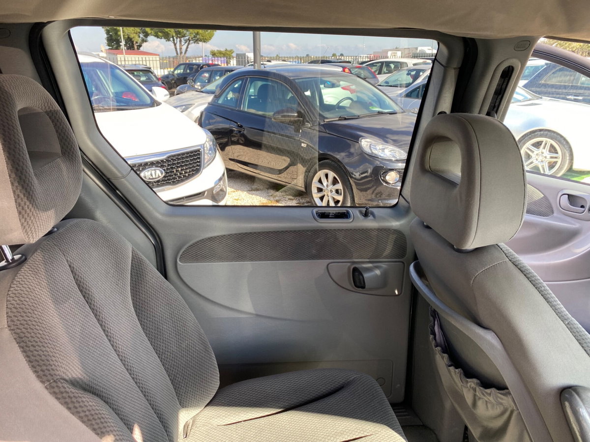 Chrysler Voyager 2.5 CRD cat LX Leather (11)
