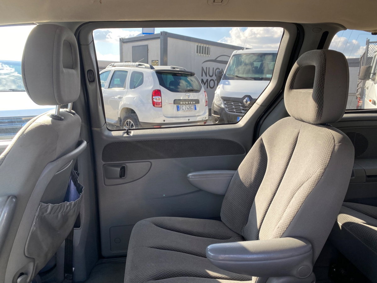 Chrysler Voyager 2.5 CRD cat LX Leather (13)