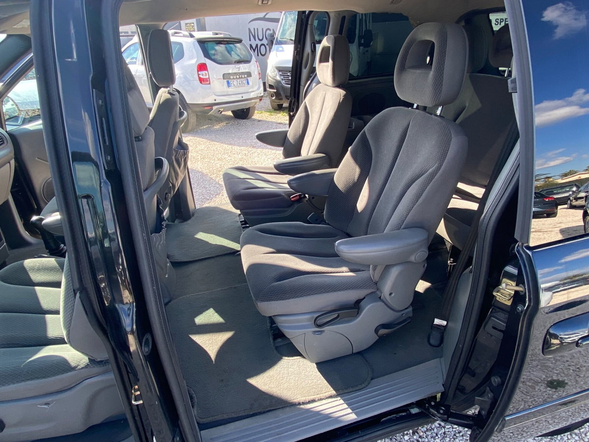 Chrysler Voyager 2.5 CRD cat LX Leather (16)