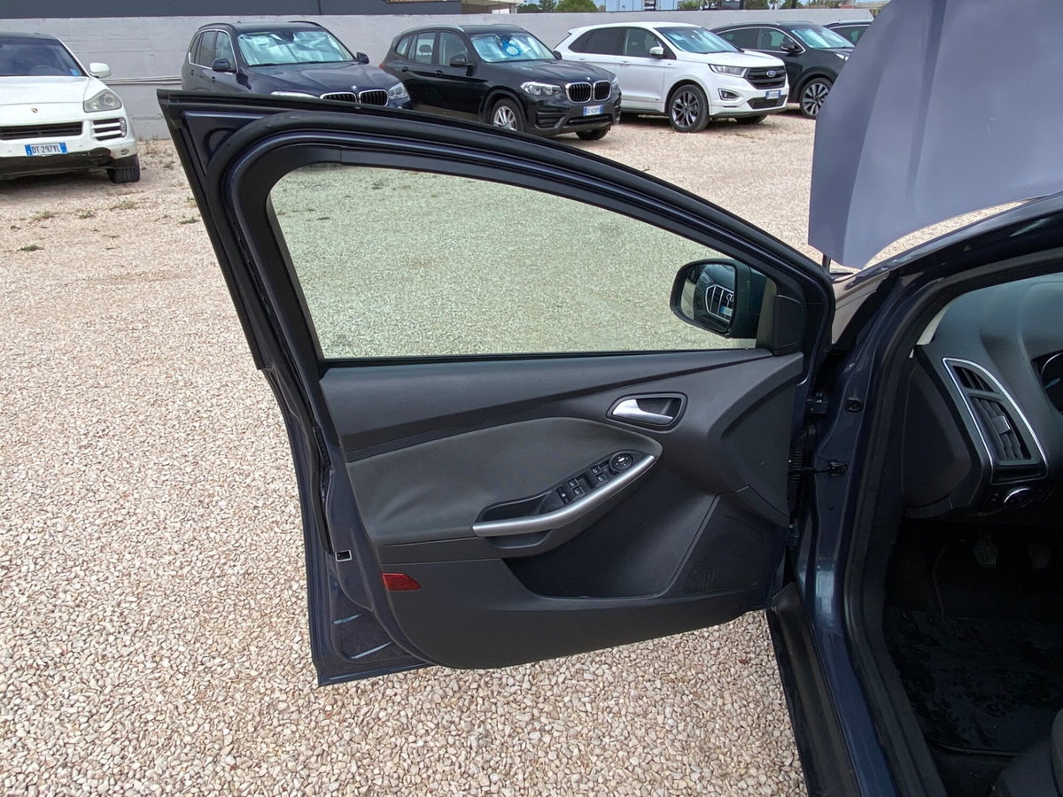 Ford Focus Station Wagon 1.6 TDCi 115 CV SW Titanium (11)
