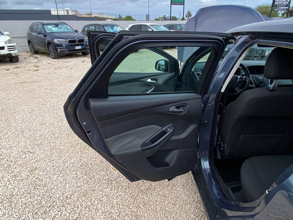 Ford Focus Station Wagon 1.6 TDCi 115 CV SW Titanium (13)