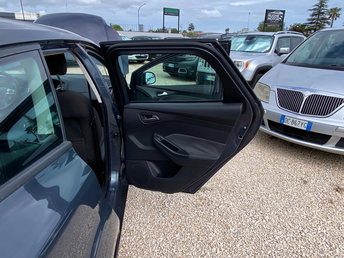 Ford Focus Station Wagon 1.6 TDCi 115 CV SW Titanium (16)
